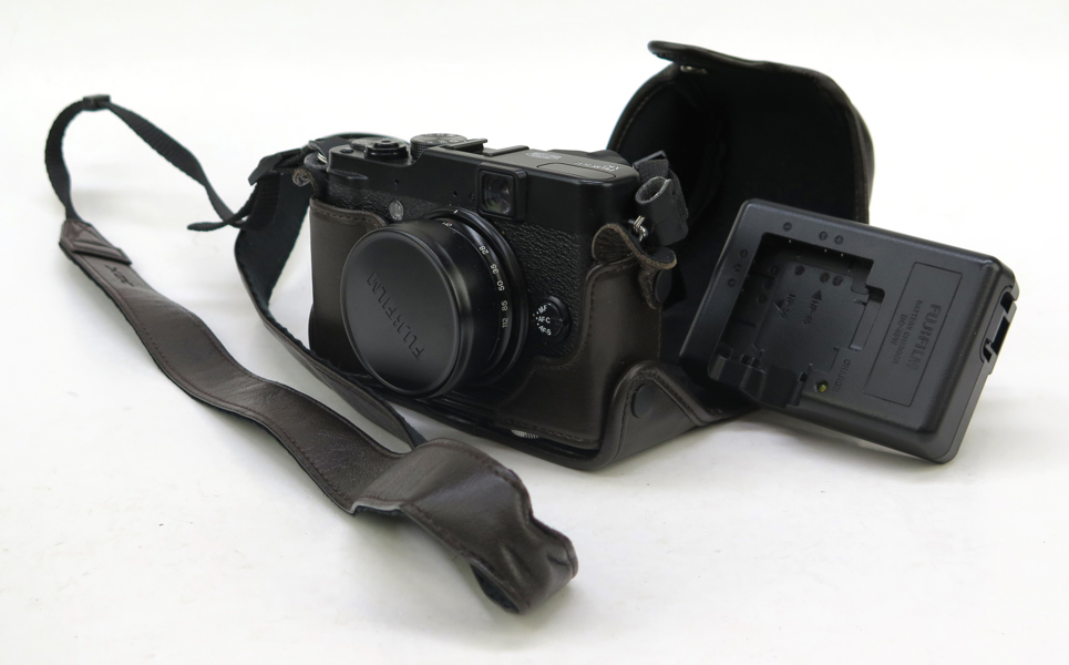 Digitalkamera, Fuji X10, 12 megapixel, laddare och batteri medföljer_30810a_8db99a905e1e5e9_lg.jpeg