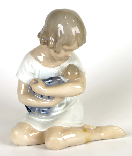 Bonfils, Ada för Royal Copenhagen, figurin, porslin, flicka med docka, modellnr 1938, _3089a_lg.jpeg