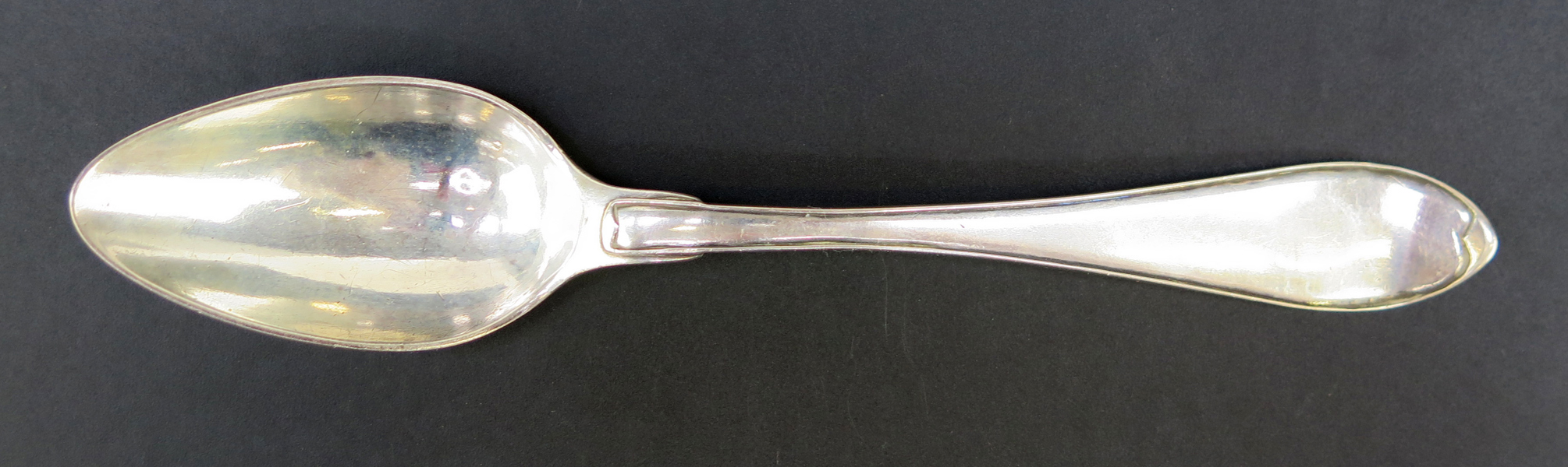 Dessertsked, silver, svensk spetsig modell, stämplad vapensköld för grevliga ätten Spens nr 54, stämplad Carl magnus Ryberg Stockholm 1817, l 17,5 cm