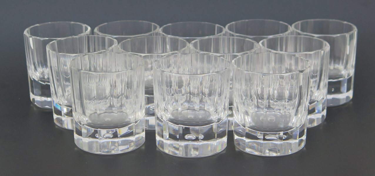Okänd designer för Kosta (möjligen Walter Hickman), whiskyglas, 12 st, kristall, slipade med dekor av luftbubbla, signerade Kosta, h 6,5 cm_31153a_8dba3d582a0337b_lg.jpeg