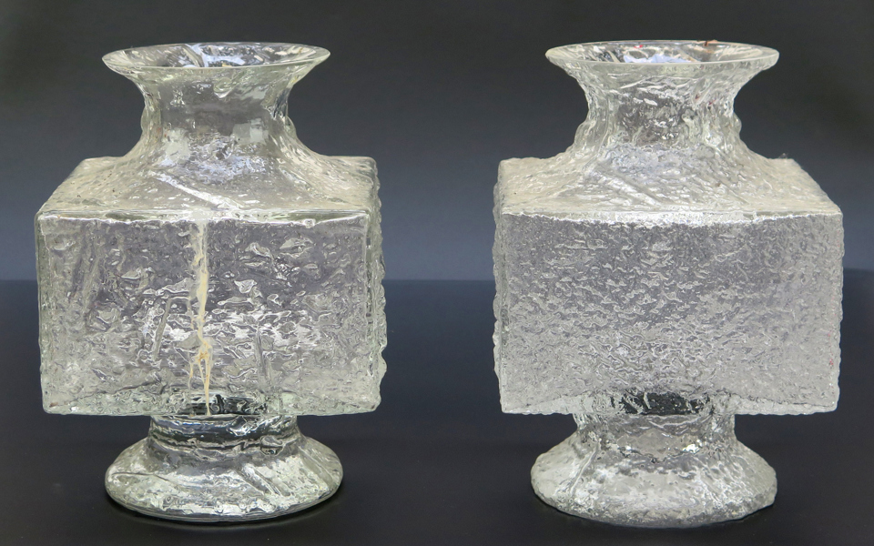 Sarpaneva, Timo för Iittala, vaser, 1 par, frostat glas, "Crassus", design 1967, signerade, höjd 22 cm_31179a_lg.jpeg
