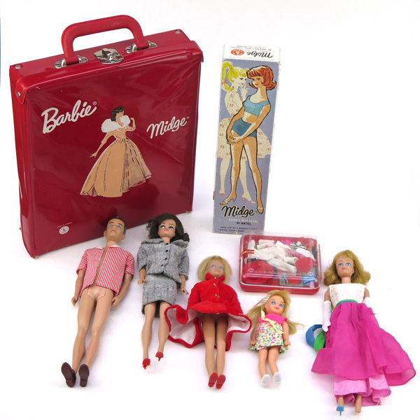 Parti Barbie; 2 Midge 1962, Tutti, Skipper (lugg något klippt) samt Ken 1960 (USA), medföljer graderob, kläder, accessoarer mm_31188a_8dba3e9b30bf56d_lg.jpeg