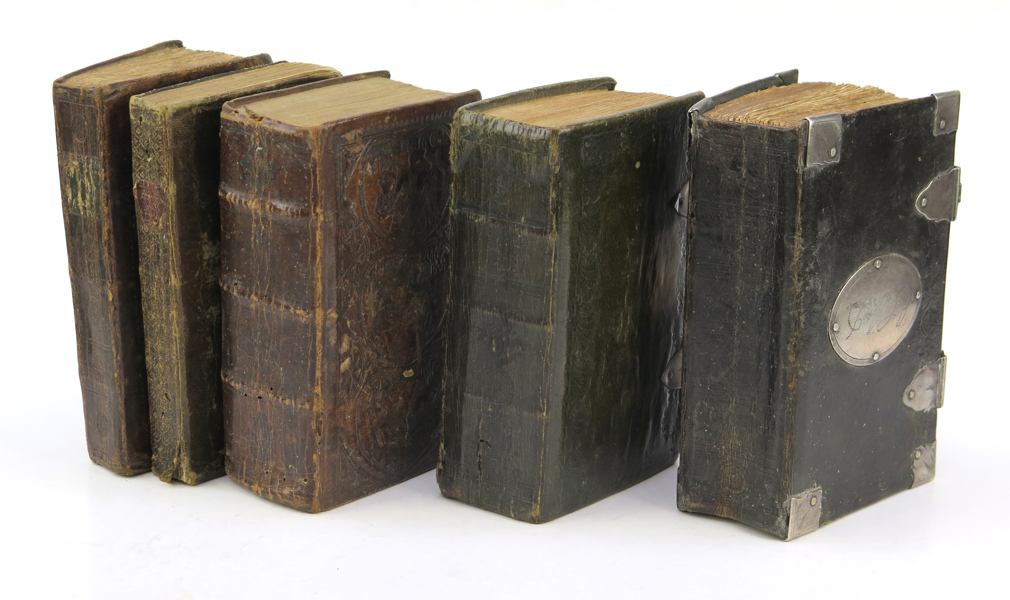 Psalmböcker mm, skinnband, 17-1800-tal, 2 med silverbeslag, dessa stämplade Carl Kåhre Halmstad 1807 respektive 1810, skador_31499a_lg.jpeg