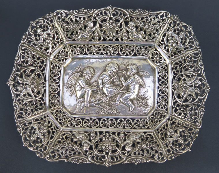 Korg, silver, rokokostil, svenska importstämplar för Carl Hoff Helsingborg, l 25 cm, vikt 210 gram