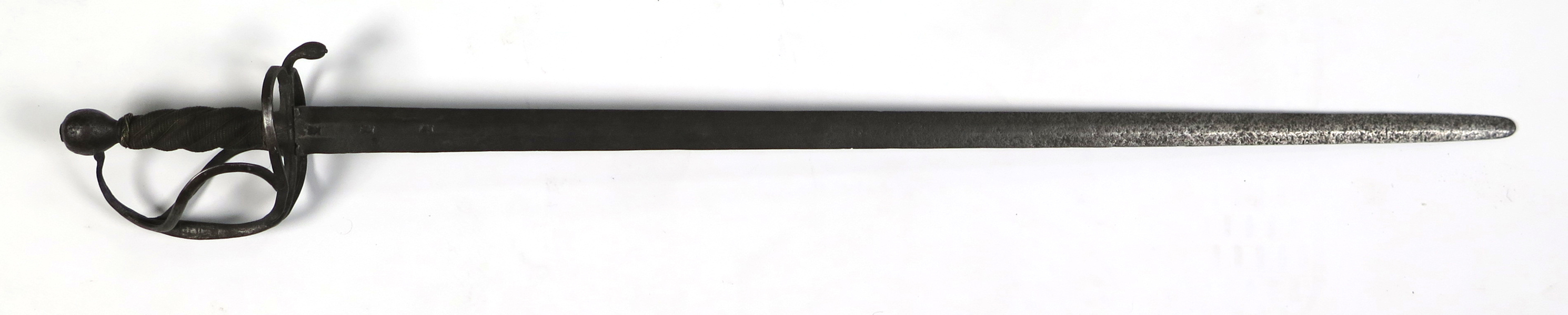 Värja, stål, modell liknande så kallat Soldatsvärd M/1653 men av samansatta delar, tveeggad klinga med stämplar från Wira Bruk, hjärtformade parerstänger med tumgrepp, stållindad kavel, _31718a_8dbb538137833b8_lg.jpeg