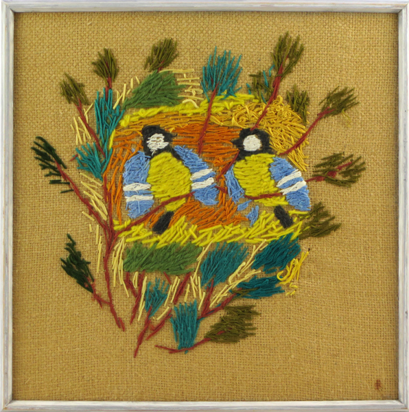 Henning, Ester , broderi, blåmesar, 27 x 27 cm, proveniens, gåva till anställd vid arbetsterapin på Beckomberga Sjukhus, 1960-tal, därefter i arv