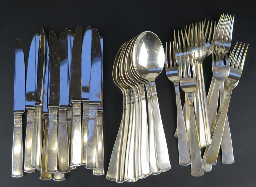 Matbesticksuppsättning, 36 delar, silver, Rosenholm, design Jakob Ängman 1933, 12 dessertknivar och 12 dessertgafflar samt 12 bordsskedar, total vikt exklusive knivar 825 gram