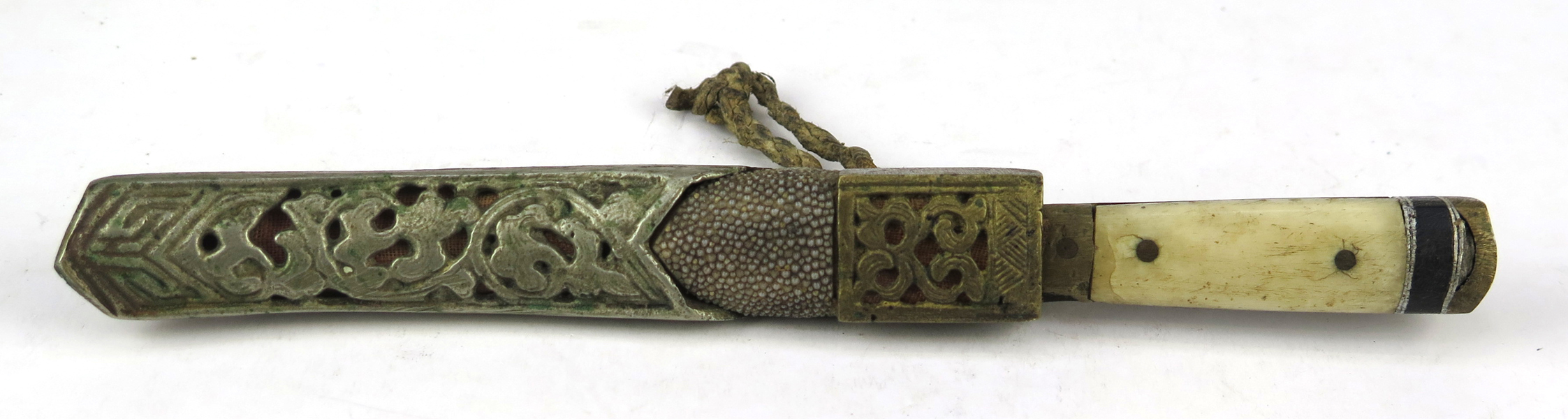 Kniv i balja, vitmetall, smide, horn mm, Tibet/Nepal, 1900-tal, l 21 cm