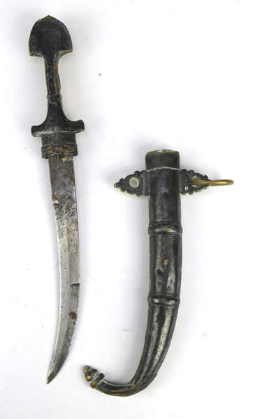 Kniv med balja, så kallad Jambiya, silver och mässing, rik niellodekor, total l 40 cm_32419c_8dbc40f8fe4c593_lg.jpeg