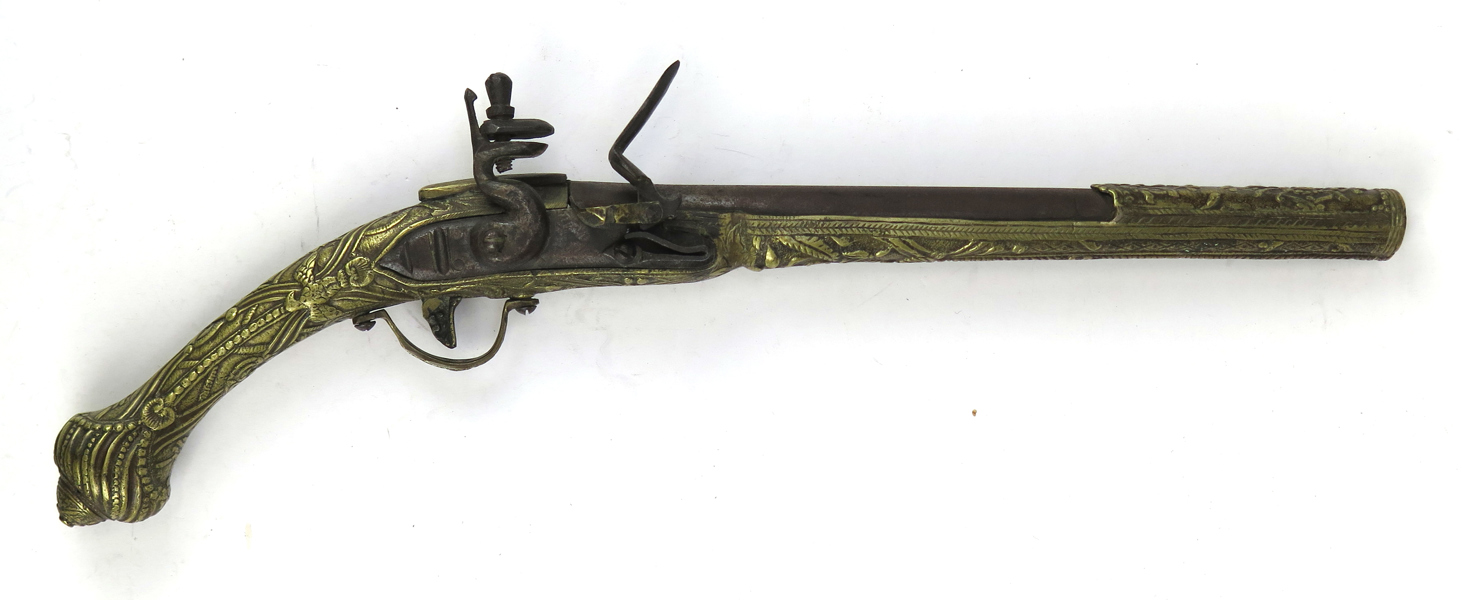 Flintlåspistol, mässing, så kallad Kubur, lås och pipa i stål, Osmanska riket, Balkan, 1800-tal, dekor av örnar mm, längd 50 cm_32420a_8dbc40f7d6314fa_lg.jpeg