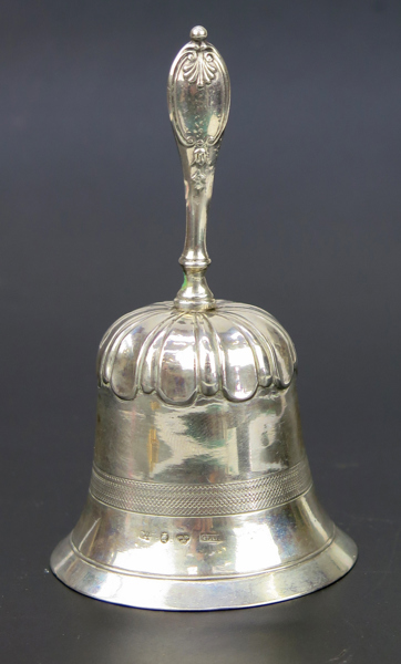 Bordspingla/betjäntklocka, silver, empire, 1800-talets 1 hälft, stämplad Gustaf Theodor Folcker Stockholm 1837, h 10,5 cm, vikt 85 gram