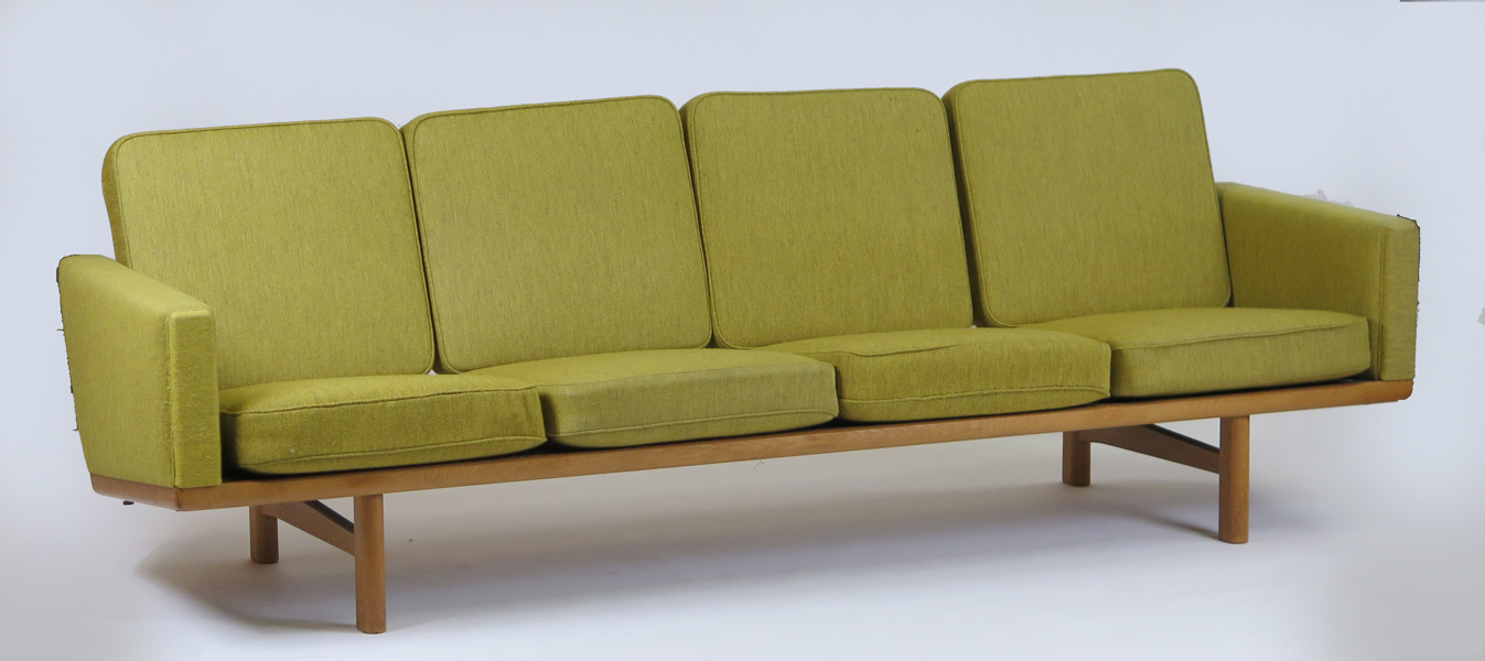 Wegner, Hans J för Getama, soffa, ek med original grön ylleklädsel, modell GE236/4, design 1955, l 230 cm, smärre slitage