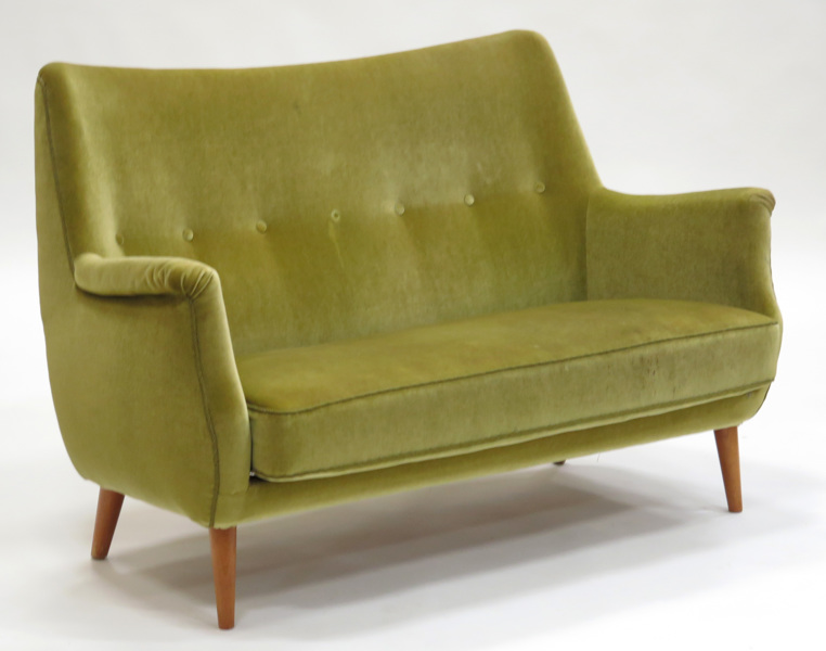 Okänd designer, 1950-tal, soffa, 2-sits, bok med heltäckande, delvis djuphäftad grön plyschklädsel, _3277a_8d86a170565a76e_lg.jpeg