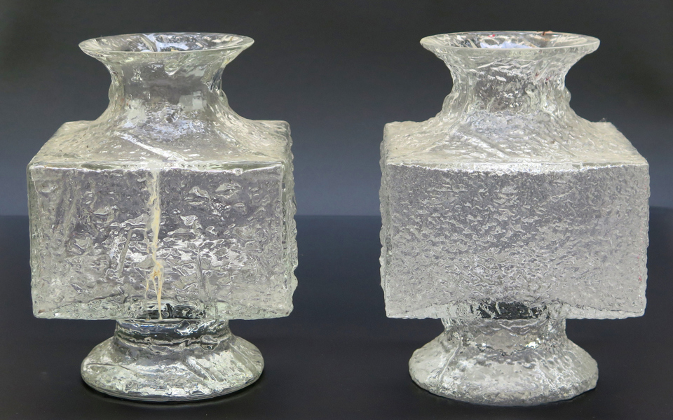 Sarpaneva, Timo för Iittala, vaser, 1 par, frostat glas, "Crassus", design 1967, signerade, höjd 22 cm