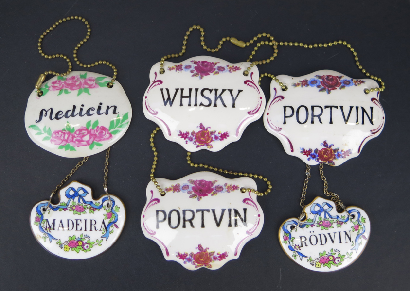 Flaskskyltar, 6 st, porslin och flintgods; Whisky, Portvin mm, 5 - 7 cm