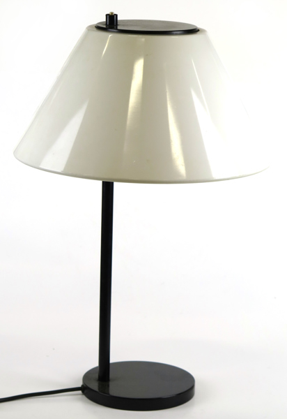 Iversen, Per för Louis Poulsen, bordslampa, svartlackerad metall med vit plastskärm, "Combi", modell 23413, design 1967, etikettmärkt, h 52 cm