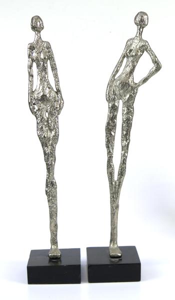 Giacometti, Alberto efter honom, skulpturer, 1 par, försilvrad konstmassa på svart sockel, museumskopior, h 47 cm