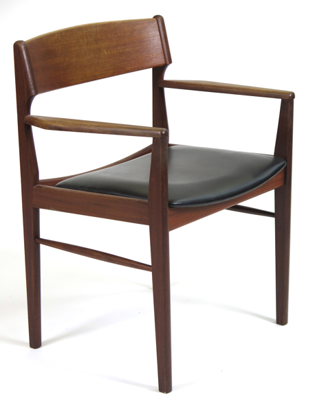 Okänd dansk designer, 1960-tal, armstol, teak med svart läderklädsel