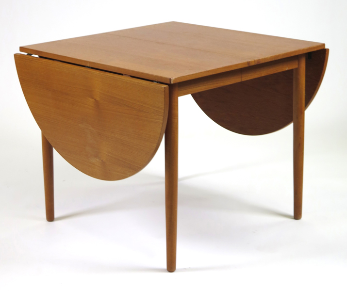 Okänd dansk designer, 1960-tal, mabord med lösa klaffar, teak, etikettmärkt AR Made in Denmark, totalt 170 x 84 cm