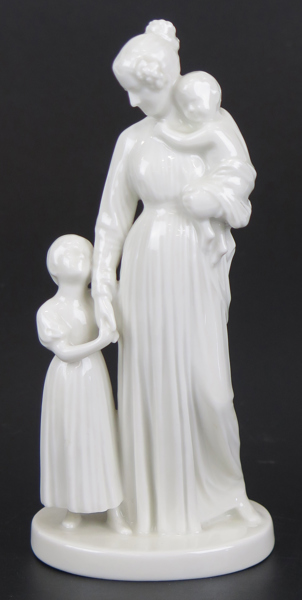 Bissen, Herman W för Royal Copenhagen, figurin, blanc-de-Chine, "Motherly Love", modellnummer 12159, h 15 cm