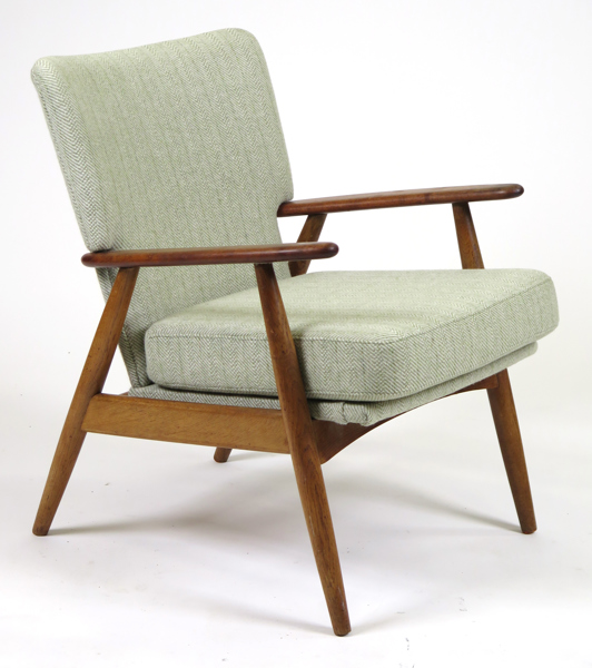 Okänd designer, 1950-60-tal, fåtölj, ek och teak med lösa, stoppade dynor, modell snarlik Hans J Wegner "Cigarren", medföljer fotpall, okänd tillverkning, denna med 1 löst ben