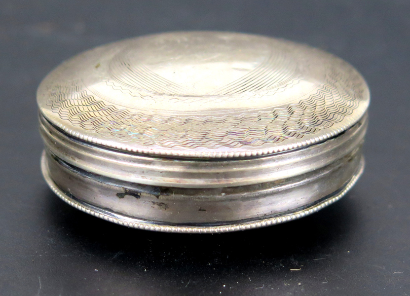 Luktdosa, silver, Holland, 1800-talets mitt eller 2 hälft, oidentifierade mästarstämplar, dia 5,5 cm, vikt 20 gram