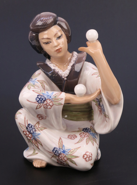 Dahl-Jensen, Jens Peter, figurin porslin, Japansk jonglörflicka, modellnummer 1326, polykrom underglasyrdekor, h 18 cm_33433a_8dbe0516bdce981_lg.jpeg