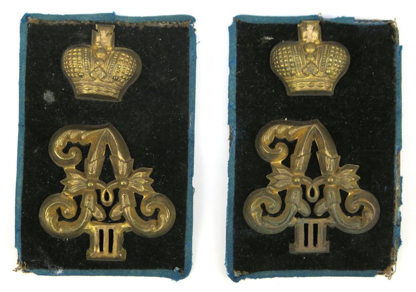 Epåletter (?), 1 par, Ryssland, 1800-talets 2 hälft, sammet med Alexanders III krönta monogram, 10 x 7 cm_33469a_8dbdf80036ac74a_lg.jpeg