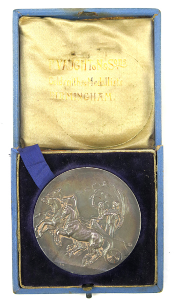 Olympisk domarmedalj, försilvrad brons, London 1908, graverad av Bertram  Mackennal, i originaletui, tilldelad Ejnar Levison_33475a_8dbdfa497676384_lg.jpeg