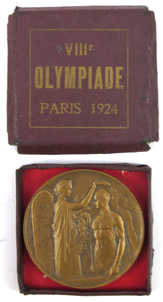 Olympisk medalj, brons, deltagarmedalj för VIII Olympiaden i Paris 1924, graverad av Raoul Bénard, dia 5,5 cm, i originalask, tilldelad Ejnar Levison_33477a_8dbdfa4353a8321_lg.jpeg