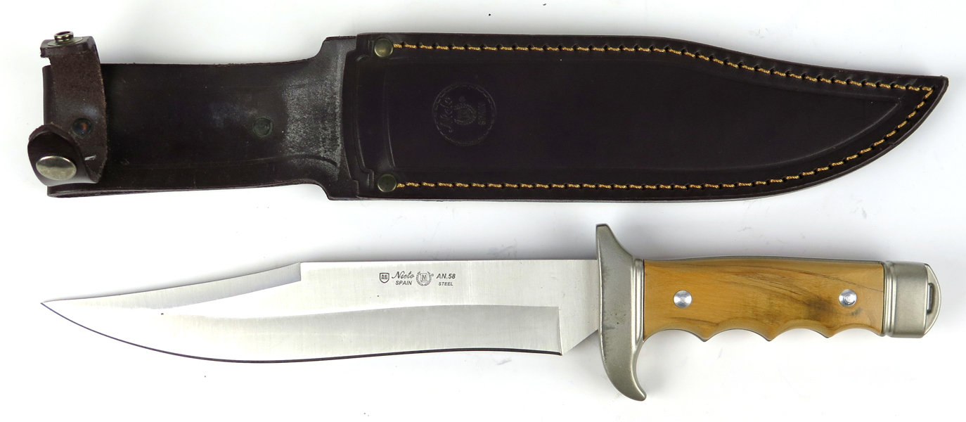Kniv i läderbalja, smide, stål och trä, Nieto, Spanien, l 36 cm_33495a_8dbdfa6eca91f1b_lg.jpeg
