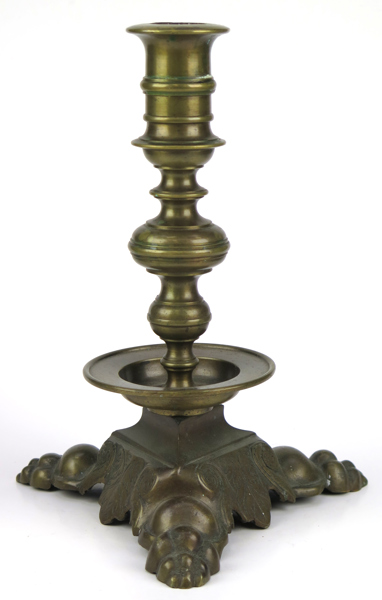 Ljusstake, brons, barockstil, 1900-talets 1 hälft, balusterformad stam på trepassformad fot, höjd 27 cm_33717a_lg.jpeg