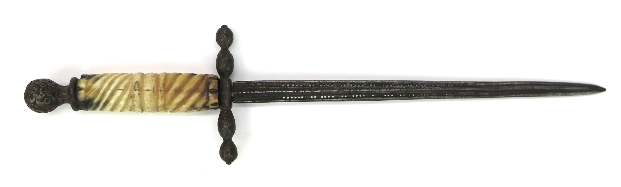 Vänsterhandsdolk, stål med benskaft, så kallad stiletto, 1600-tal, l 27 cm_33784a_8dbe835e11c1cb0_lg.jpeg