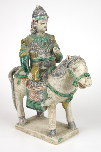 Gravfigurin, delvis glaserad terrakotta, Kina, Ming (1368-1644), i form av beriden soldat, h 34 cm_33787a_8dbe78584004472_lg.jpeg