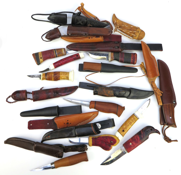 Bergman, Bo med flera, mycket stort parti knivar, baljor mm, smide, läder, trä mm_33930a_lg.jpeg