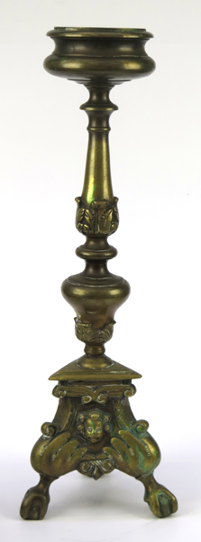 Vaxljusstake, brons, barockstll, 1900-talets 1 hälft, dekor av serafer, akantus mm, höjd 44 cm