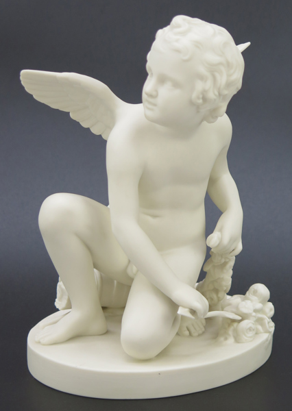 Figurin, parian, Gustavsberg, sekelskiftet 1900, sittande amorin, h 25 cm_34000a_lg.jpeg