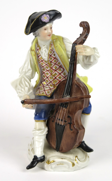 Kändler, Johann Joachim & Meyer, Friedrich Elias för Meissen, efter dem, figurin, delvis bemålat porslin, cellist, ur "Galante Kapelle" från omkring 1750 - detta exemplar från omkring 1900, h 12 cm, 