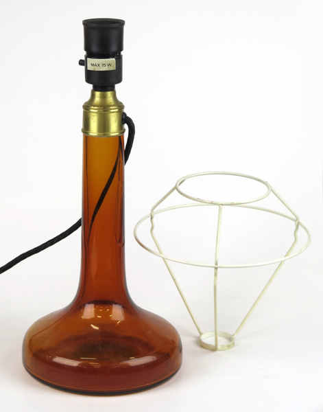 Biilman-Petersen, Gunnar för Le Klint, bordslampa, bärnstensfärgat glas och mässing, modell Le Klint 343, design 1970, h 35 cm_34050a_8dbea6ff5a1522f_lg.jpeg