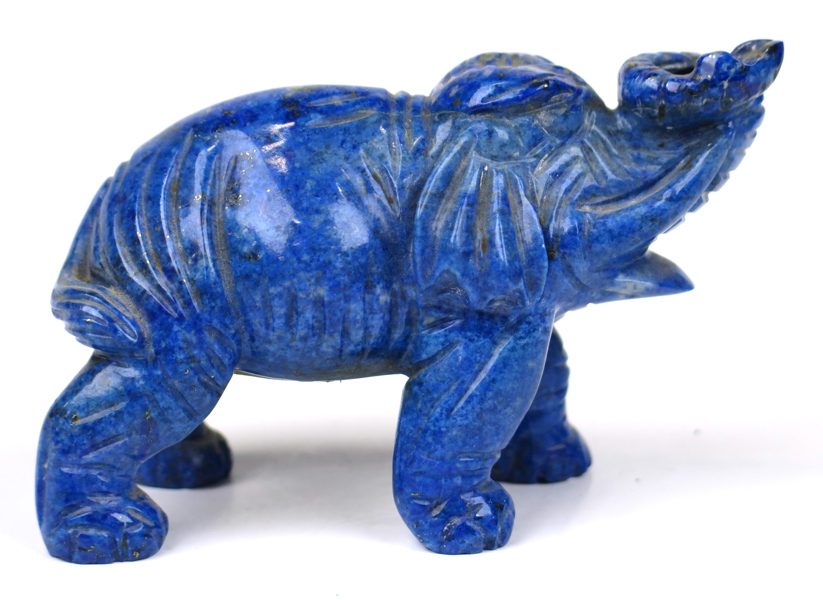 Skulptur, skuren lapis lazuli, stående elefant, vikt 192 gram (1940 carat), l 9 cm