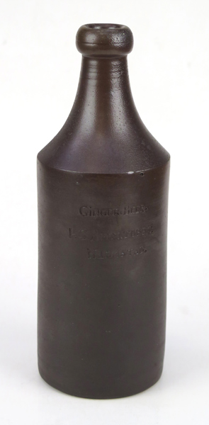 Ölflaska, stengods, Höganäs före 1890, 'Ginger-Beer, P.G. Appeltofft, Halmstad', h 22 cm