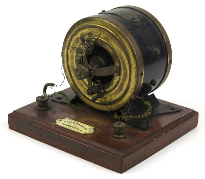 Elmotor/generator, sekelskiftet 1900, 10 - 60 W, F Gottleb Hansen Köpenhamn, h 10 cm, ej komplett