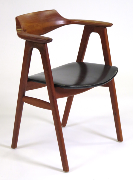 Kirkegaard, Erik för Høng Stolefabrik, armstol, teak med svart konstläderklädsel, modell 49, 1950-60-tal, stämpelsignerad