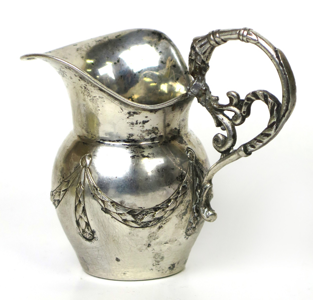 Gräddkanna, silver, renässansstil, Gebrüder Dingeldein, Hanau sekelskiftet 1900, h 8 cm, vikt 90 gram