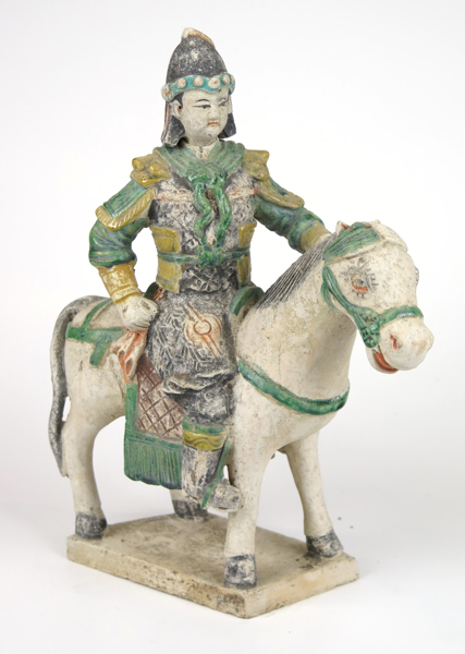 Gravfigurin, delvis glaserad terrakotta, Kina, Ming (1368-1644), i form av beriden soldat, h 34 cm