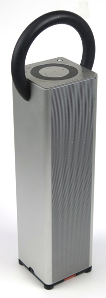 Lewis, David för Bang & Olufsen, bärbar radio med SD-kortläsare, Beosound 3, design 2006, h 33 cm