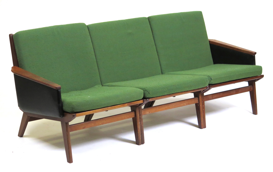 Okänd designer (Erik Wörtz?) för Hero Møbler, fåtöljer 3st/modulsoffa, teak med grön ylleklädsel, flyttbara armstöd, brännstämplade, total längd 185 cm