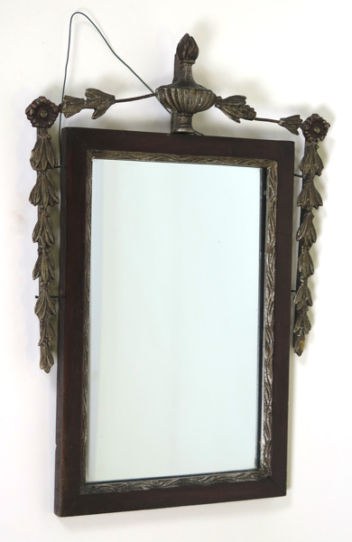 Spegel, valnöt och försilvrat pastellage, möjligen Nordtyskland, Louis XVI, sekelskiftet 1800, dekor av guirlander mm, höjd 59 cm, skador_35609a_8dc12bcecbb6a6d_lg.jpeg