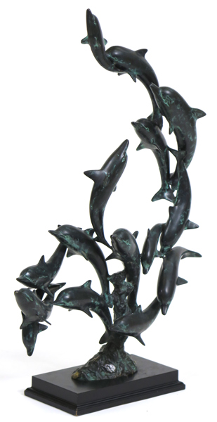 Okänd designer för San Pacific International, Californien, skulptur, patinerad brons på träsockel, "Dolphins Rising", total h 74 cm_35620a_8dc13619529e62c_lg.jpeg