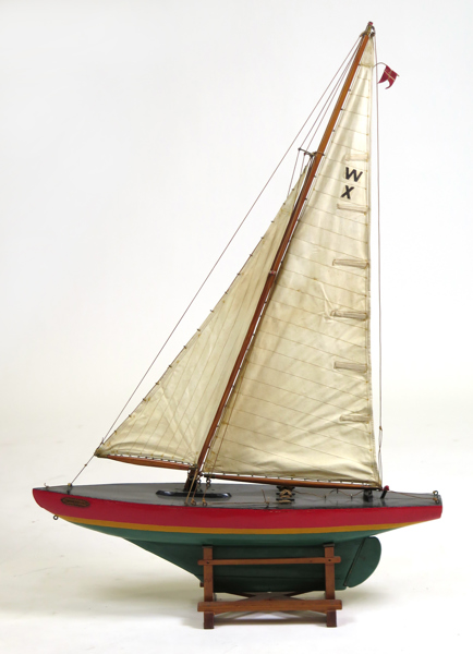 Skeppsmodell, skuret trä och textil, 1900-tal, kustseglaren Thordenskjold, längd 90 cm_35782a_lg.jpeg